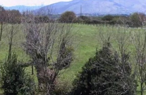 Behobie Apartment | Apartment with sea and mountain views, swimming pool, tennis court, boule court and 2ha park