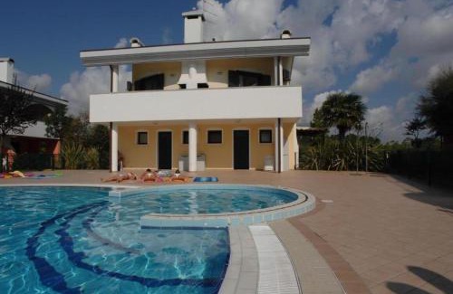 Bibione Lido del Sole Apartment | Apartment with shared pool for 5 guests