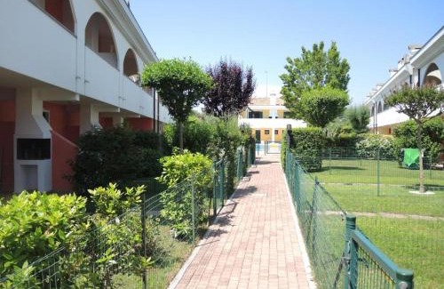 Bibione Lido del Sole Apartment | Apartment with shared pool for 5 guests