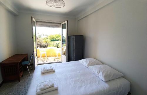 L'Arenas Apartment | Apartment with terrace near the sea