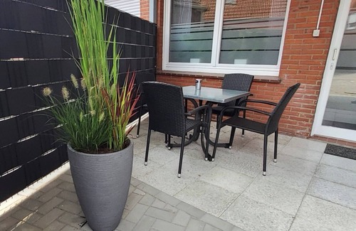 Veldhausen Apartment | Apartment 'Wohnung 3' with Shared Terrace, Balcony and Wi-Fi