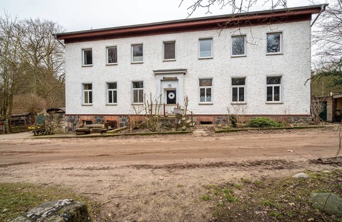 Funkenhagen Apartment | Apartment 'Wohnung 4' with Shared Garden