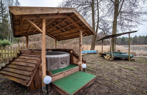 Funkenhagen Apartment | Apartment 'Wohnung 4' with Shared Garden