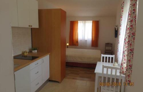 Drace Apartment | Apartments by the sea Drace, Peljesac - 10135
