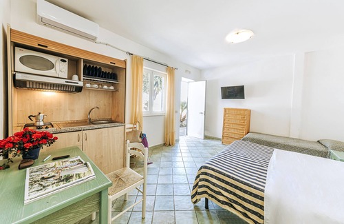 Casamicciola Terme Apartment | Apartments in the green with swimming pool