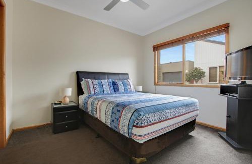 Lakes Entrance House | Apartments on Church - Unit 7