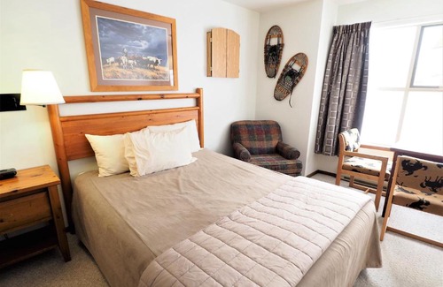 Okanagan-Similkameen Apartment | Apex Mountain Inn Standard Room 223 Condo