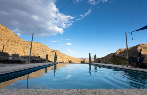 Morongo Valley House | Aphrodite Cottage-Seclusion & Stargazing at 25acres gated private Hidden Passage