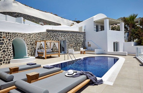 Santorini Villa | Aphrodite Villa w/Heated Pool & Sea View