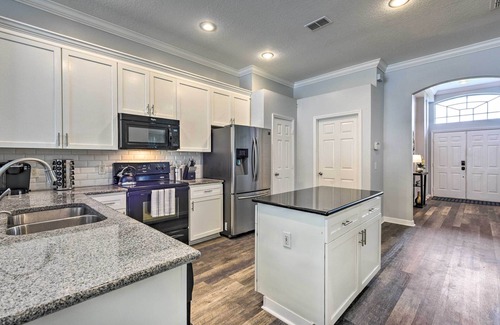 Apopka House | Apopka Single-Story Home w/Private Lanai + Pool!