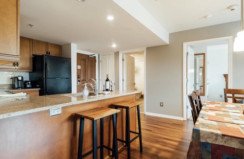 Vernon Condo | Appalachian @ Mtn Creek Pool Hot Tubs Sauna Gym Deck Mtn Front #312