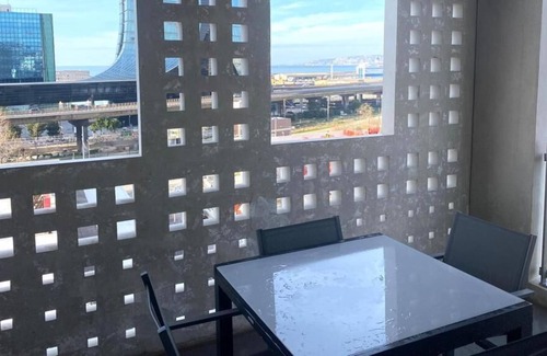 Euromed - La Joliette Apartment | Apparemment Lumineux