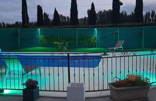 Tarascon Apartment | Appart'Estel 2 pers en campagne avec accès piscine