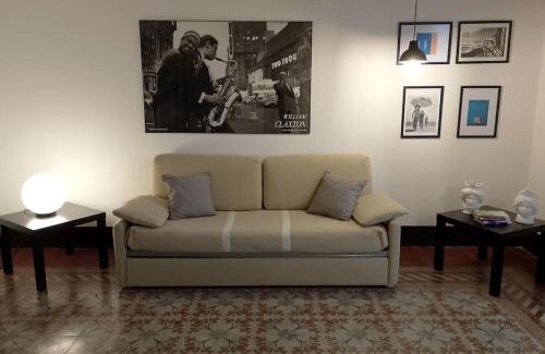Corso dei Mille - Sant'Erasmo House | Appartamento centro storico(Nina's house stazione)