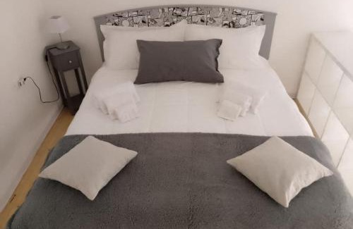 Corso dei Mille - Sant'Erasmo House | Appartamento centro storico(Nina's house stazione)