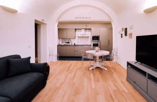 L'antico Ghetto Ebraico Apartment | Appartamento elegante alle Due Torri by Wonderful Italy