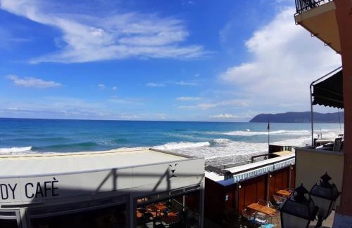 Alassio Apartment | appartamento fronte mare con terrazzo