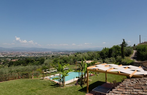 San Martino alla Palma Apartment | Appartamento Vecchio Fienile in Farmhouse with wonderful view of Florence!