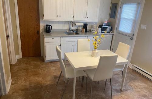Saint-Edmond Apartment | Appartement moderne 3 chambres avec spa, jardin privé & parking gratuit - accès autonome