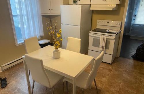 Saint-Edmond Apartment | Appartement moderne 3 chambres avec spa, jardin privé & parking gratuit - accès autonome