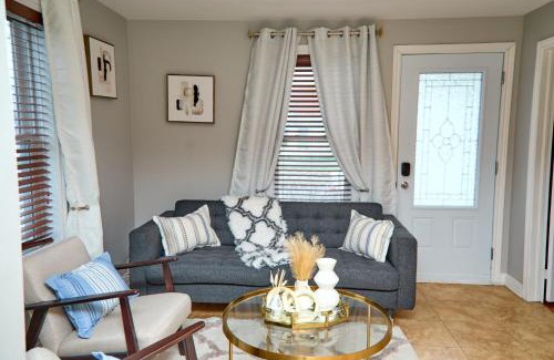 Saint-Edmond Apartment | Appartement moderne 3 chambres avec spa, jardin privé & parking gratuit - accès autonome