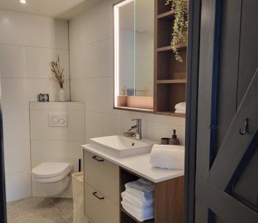Baflo Apartment | Appartement 1 met uitzicht op de waterkant van Op de Roemte