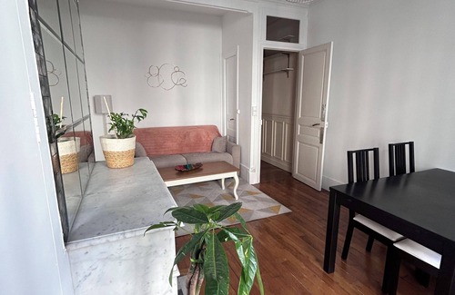 Porte-Saint-Martin Apartment | Appartement au Cœur de Paris