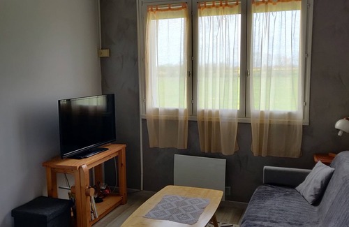 Sillans Apartment | Appartement Avec Terrasse Dans une Propriété Privée. Entrée en Autonomie