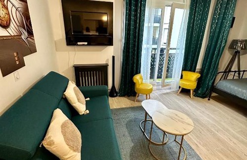 Meaux Apartment | Appartement avec vue sur jardin Paris-Disney-Parking privé 'PKN MEAUX'