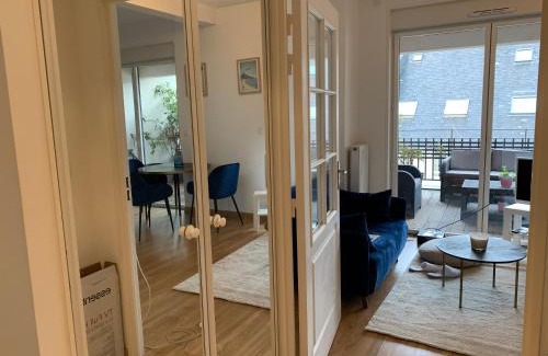 Bourg-l'Eveque Apartment | APPARTEMENT CENTRE VILLE AVEC TERRASSE ET PARKING SECURISE