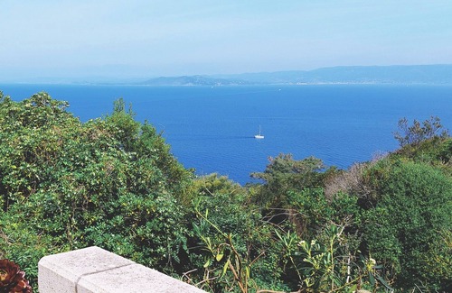 Ile du Levant House | Appartement cosy avec grande terrasse vue mer au cœur de l'ile du Levant