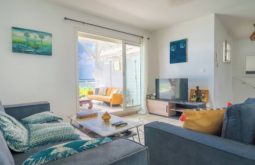 L'Autre-Bord Apartment | Appartement Côté Plage with nice views of Moule Bay walking distance to beach