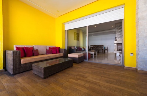 Plage des Nations Apartment | Appartement d'artiste avec vue sur l'Océan