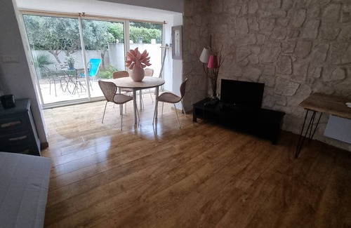 Rognac Apartment | Appartement Dans Propriété au Calme Avec Piscine