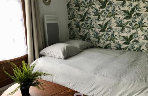 Courseulles-sur-Mer Apartment | Appartement, duplex à 500m de la mer avec balcon