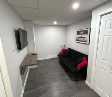 L'Ancienne-Lorette Apartment | Appartement en face de l'aéroport de Québec