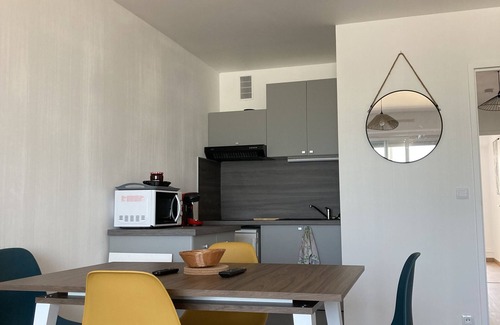 Courseulles-sur-Mer Apartment | Appartement VUE Mer-acces Direct Plage