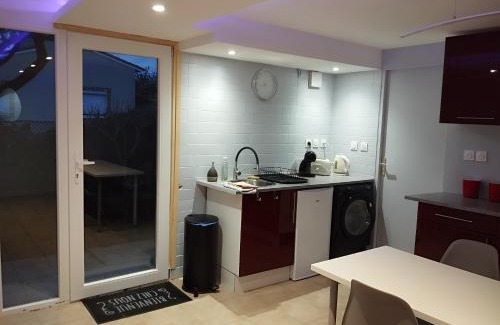 Saint-Sulpice Apartment | Appartement Saint Sulpice la Pointe