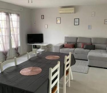 Pierrelaye Apartment | Appartement spacieux à Pierrelaye avec vue sur jardin, 83 m²