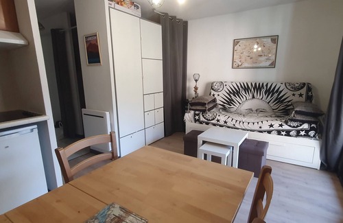 Arreau Apartment | Appartement T1 bis Avec Terrasse et Piscine Dans Résidence à Arreau