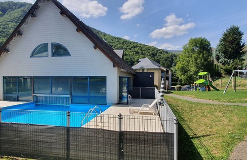 Arreau Apartment | Appartement T1 bis Avec Terrasse et Piscine Dans Résidence à Arreau