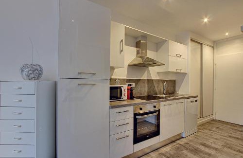 Juan-les-Pins Apartment | Appartement T2 bord de mer climatisé