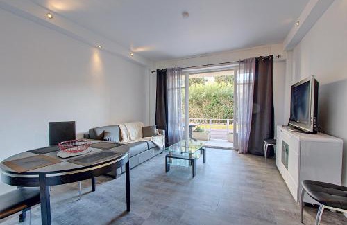 Juan-les-Pins Apartment | Appartement T2 bord de mer climatisé