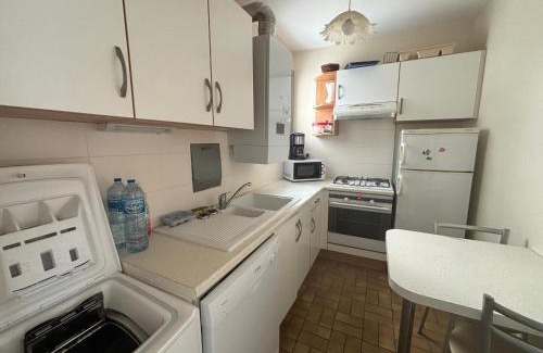 Les Sables d'Olonne Apartment | Appartement T3 au 6e étage avec balcon et vue mer - FR-1-197-200