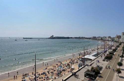 Les Sables d'Olonne Apartment | Appartement T3 au 6e étage avec balcon et vue mer - FR-1-197-200