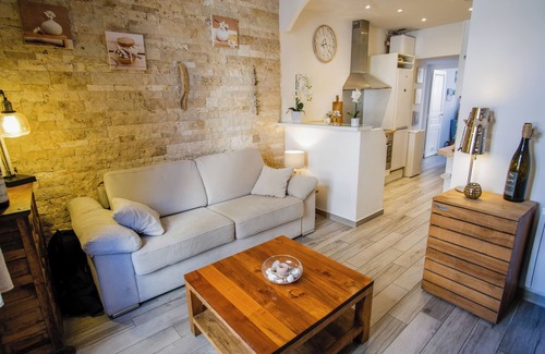 Riou - Petit Juas - Av de Grasse Apartment | Appartement Très Cosy Avec Jardinet