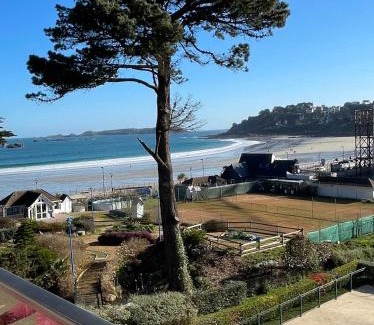Perros-Guirec Apartment | appartement vue mer 50m de la plage, WIFI gratuit