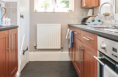 Chipping Norton Cottage | APPIN COTTAGE, pet friendly, character holiday cottage in Burford