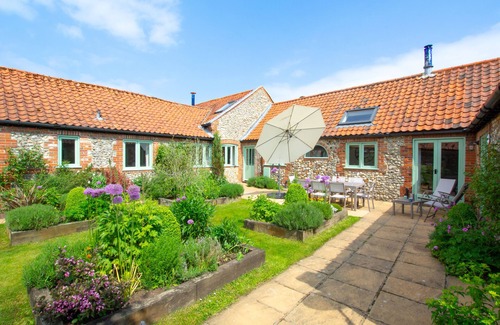 Docking House | Apple Tree Barn - Four Bedroom House, Sleeps 7