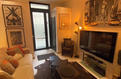 Batignolles Apartment | APT 70m2 5mns Montmarte, Moulin rouge, 3mns metro, heart of Batignolles